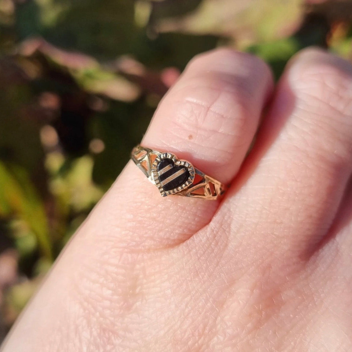 Vintage 9ct Gold Heart Onyx Signet Ring