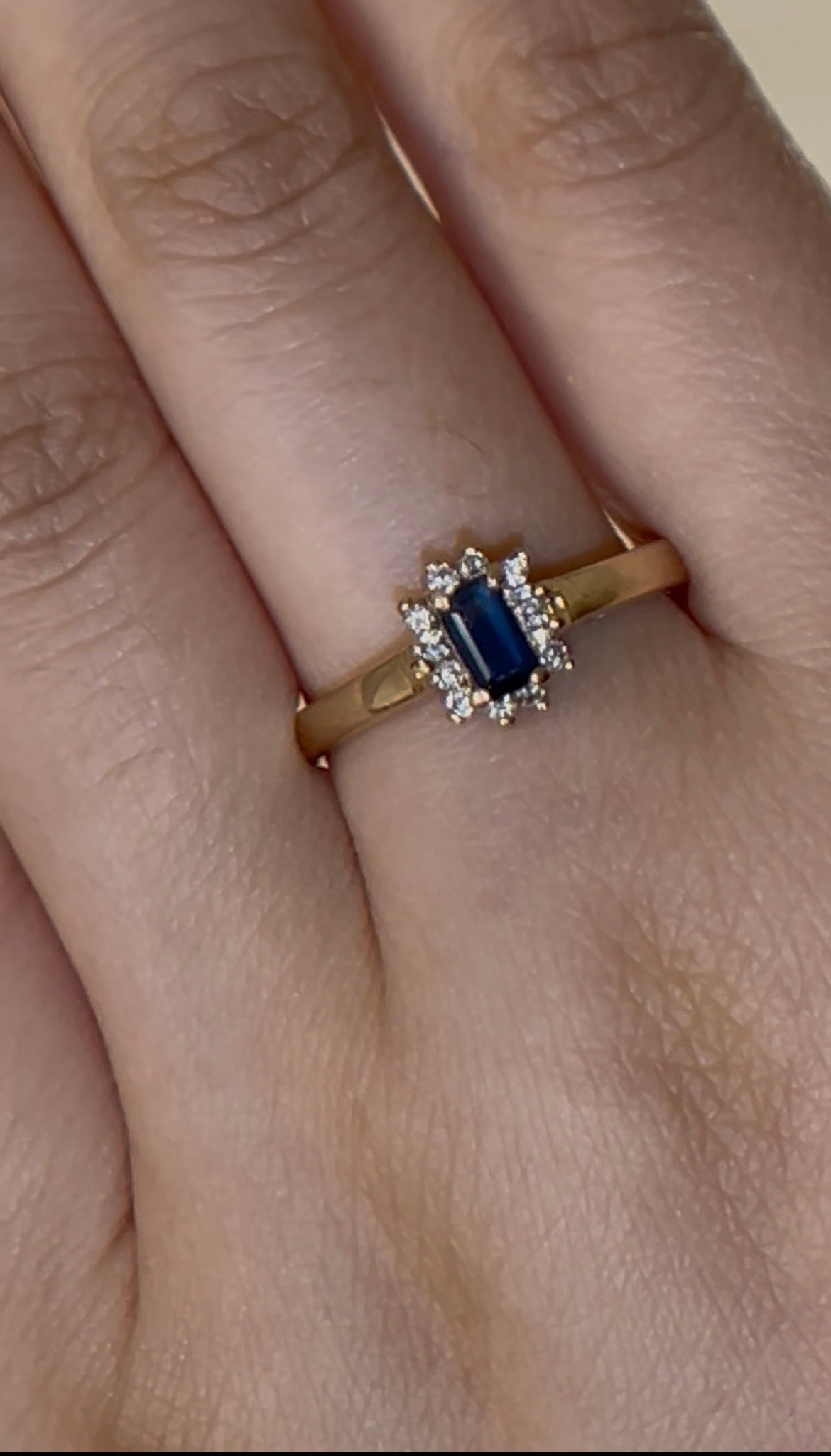 Vintage 1980s 9ct Gold Sapphire and Diamond Ring