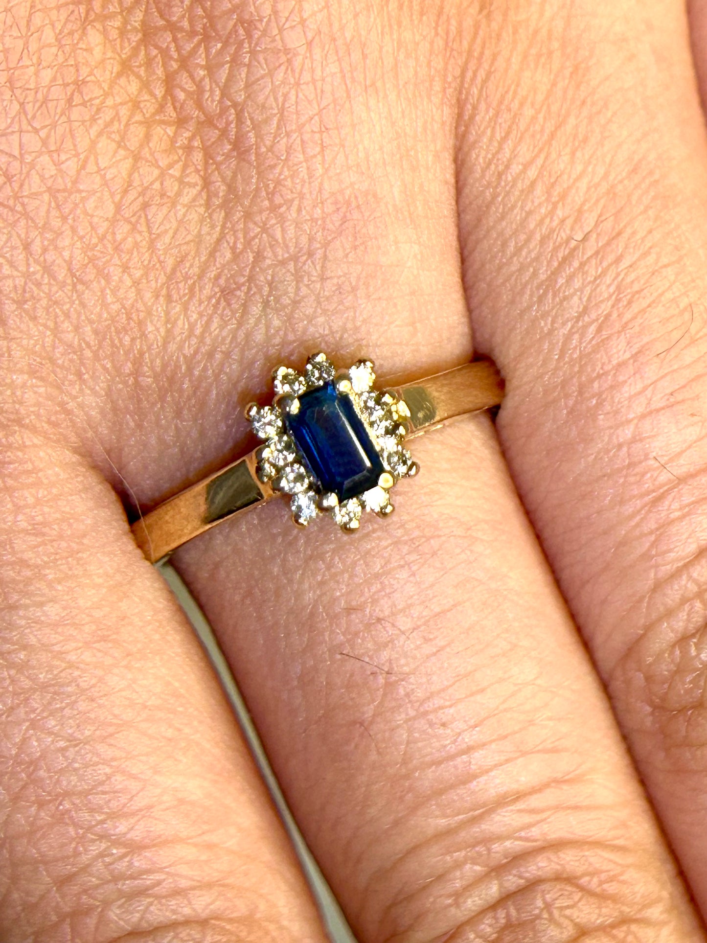 Vintage 1980s 9ct Gold Sapphire and Diamond Ring