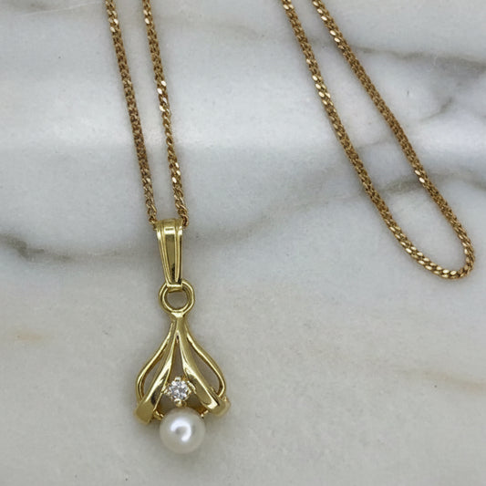 18ct Gold Diamond & Pearl Drop Pendant Necklace