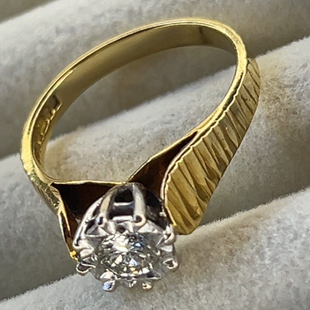 Antique 18ct Gold Diamond Ring