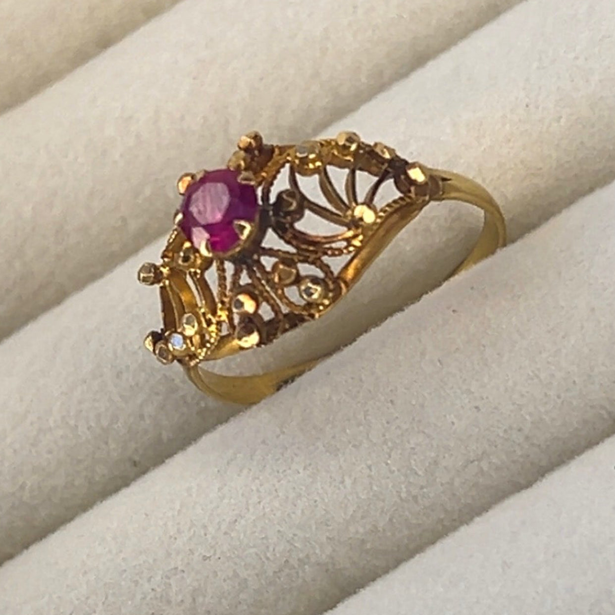 18ct Gold Ruby Filigree Ring
